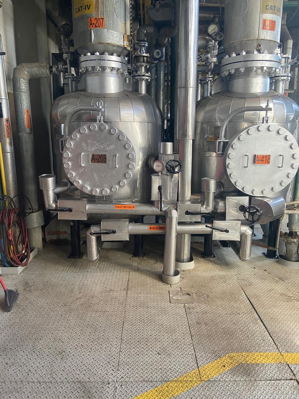 Vasos de pressão em aço inox com isolamento térmico industrial aplicado pela BR Isolamentos