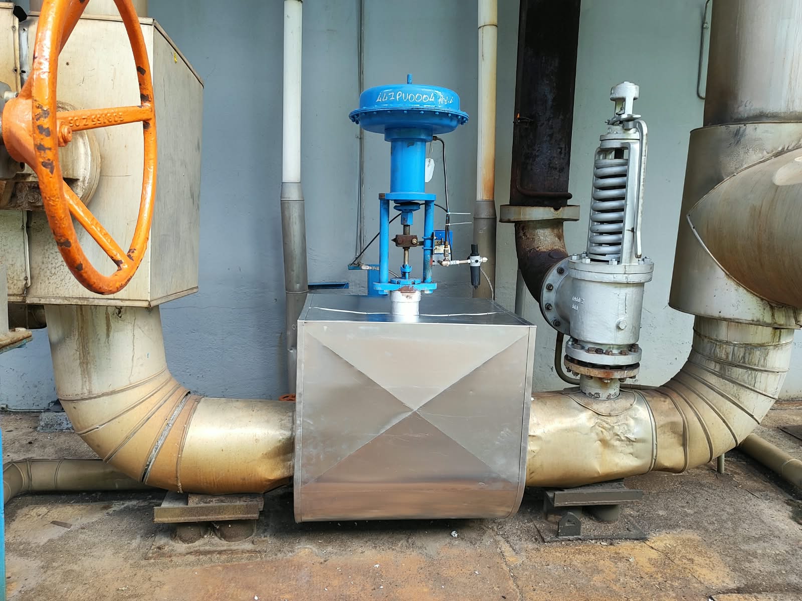 Caixa de proteção térmica metálica para válvula de controle