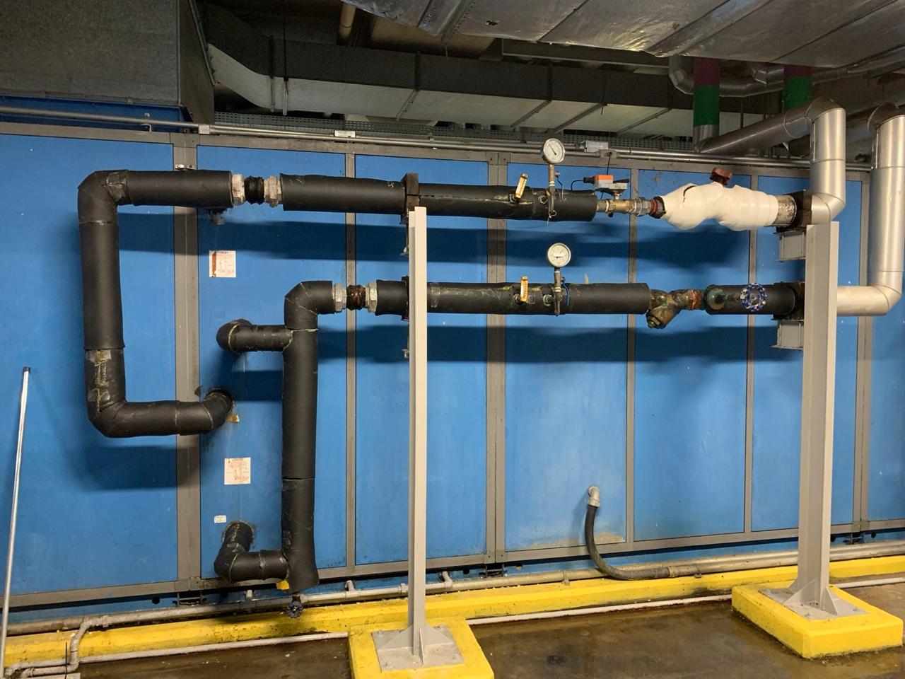 Isolamento térmico de sistema frio com barreira de vapor